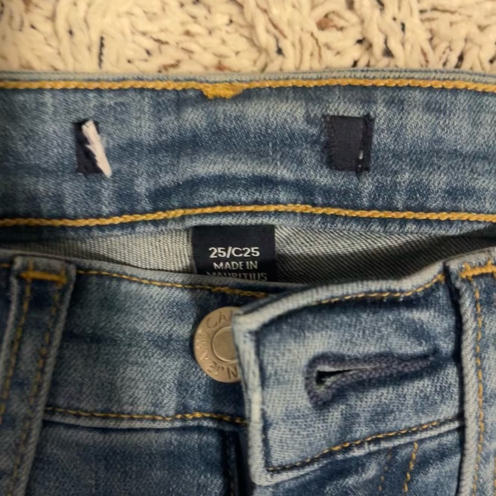 Calvin Klein Women's Skinny Jeans in Medium Blue Wash - Picture 2 of 3